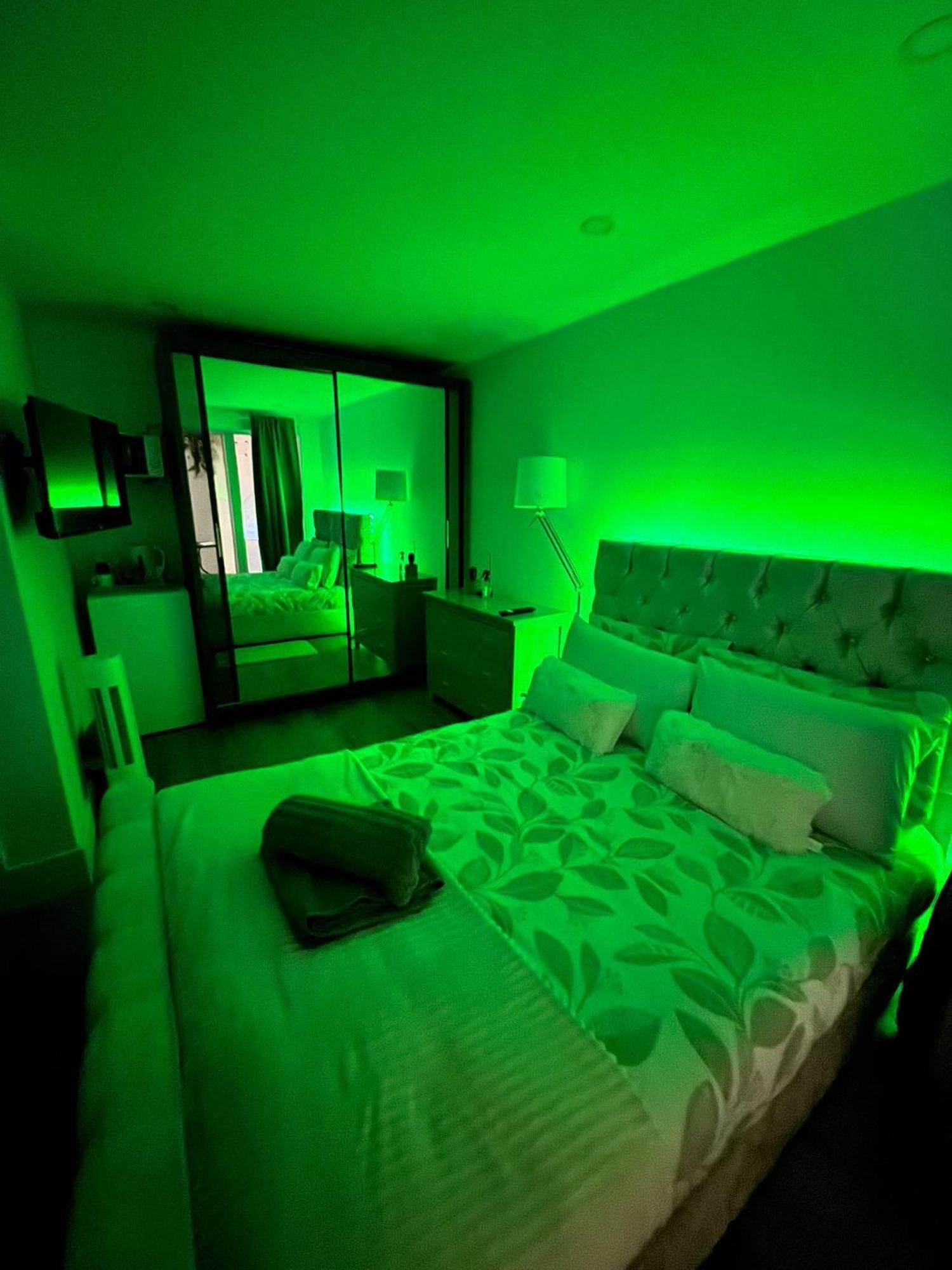 Tropical Room With Private Bathroom And Patio Λονδίνο Εξωτερικό φωτογραφία