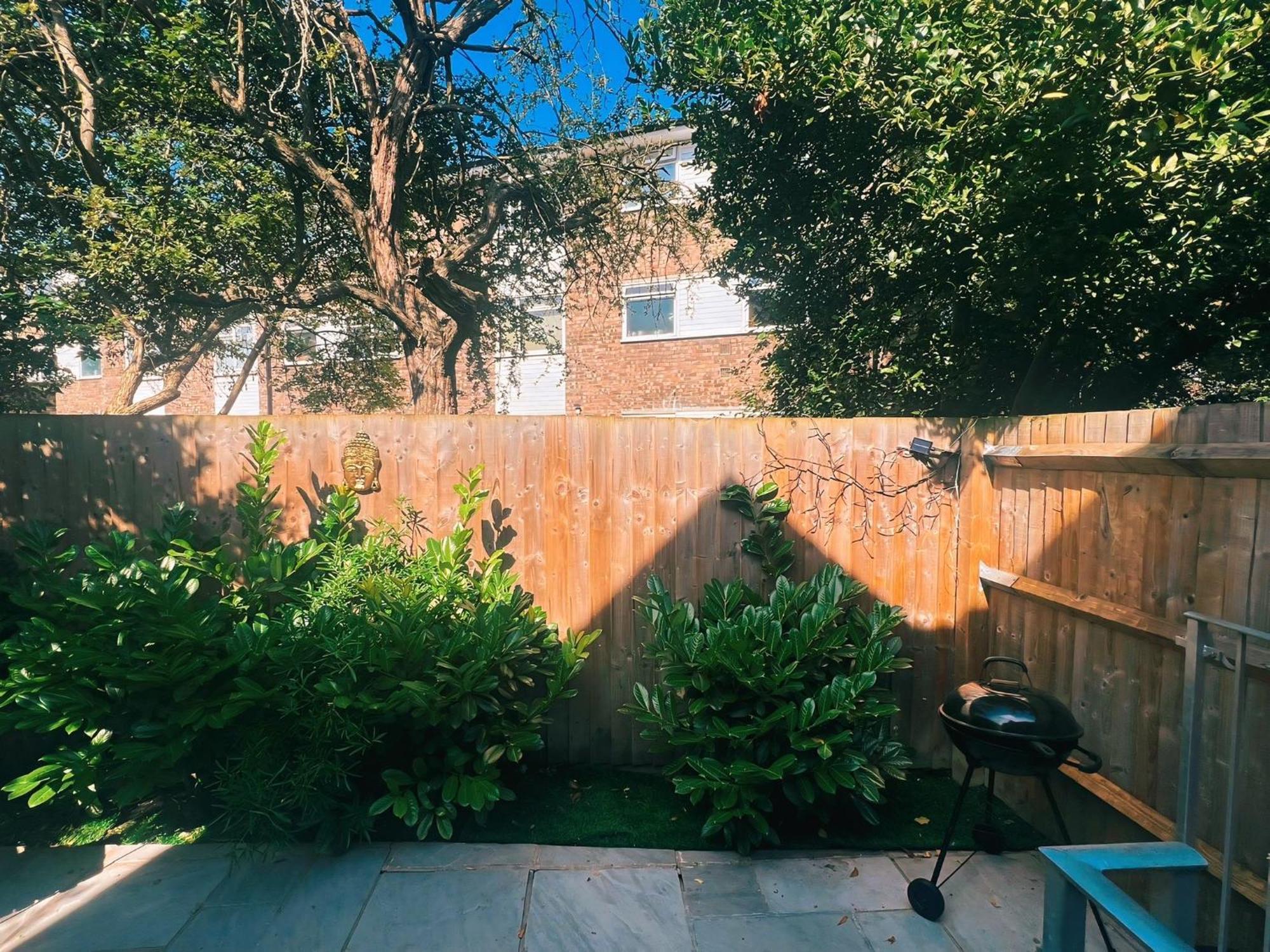 Tropical Room With Private Bathroom And Patio Λονδίνο Εξωτερικό φωτογραφία