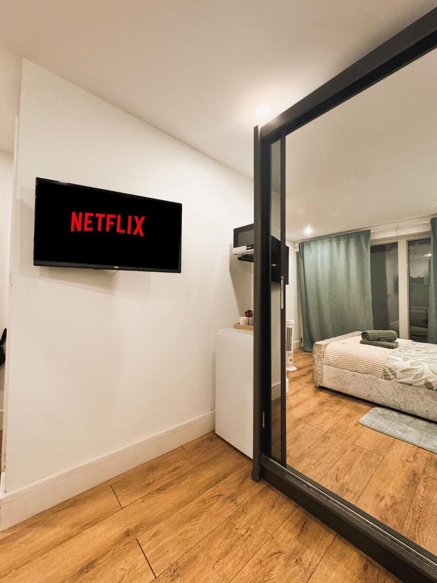 Tropical Room With Private Bathroom And Patio Λονδίνο Εξωτερικό φωτογραφία