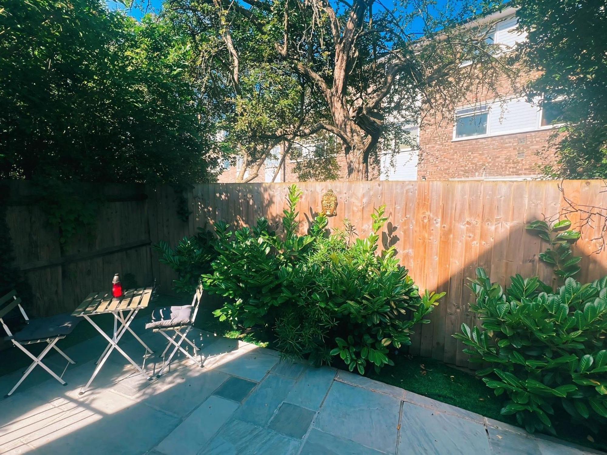 Tropical Room With Private Bathroom And Patio Λονδίνο Εξωτερικό φωτογραφία